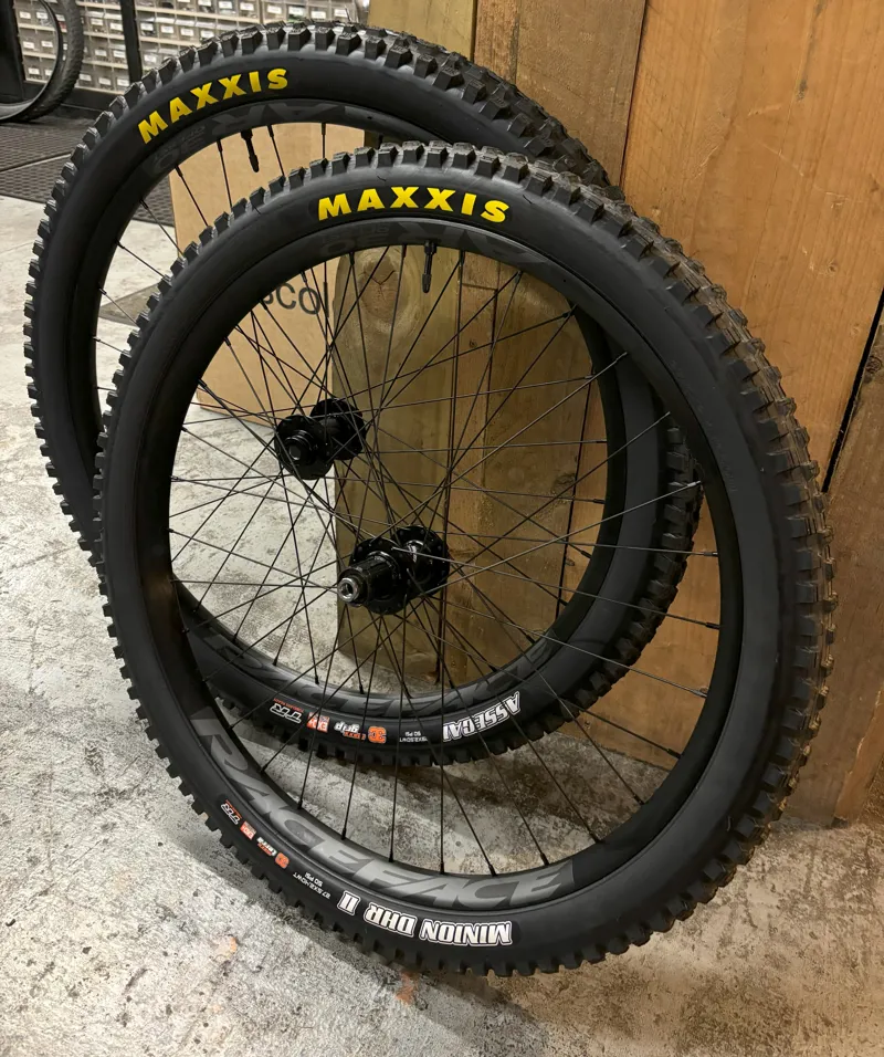 Race face ar 30 tubeless ready best sale