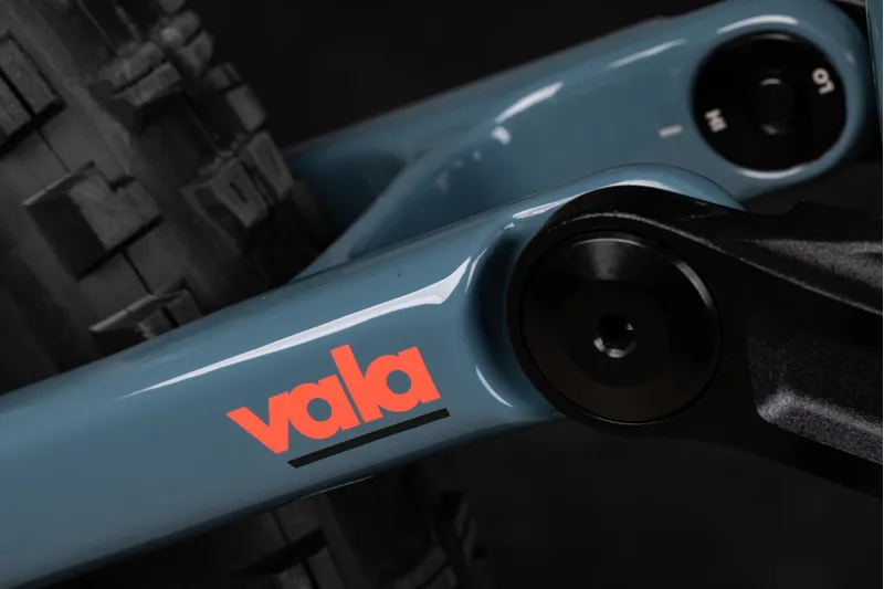 2027 Santa Cruz Vala CC Lite XT Di2 RSV - Gloss Slate Blue-4