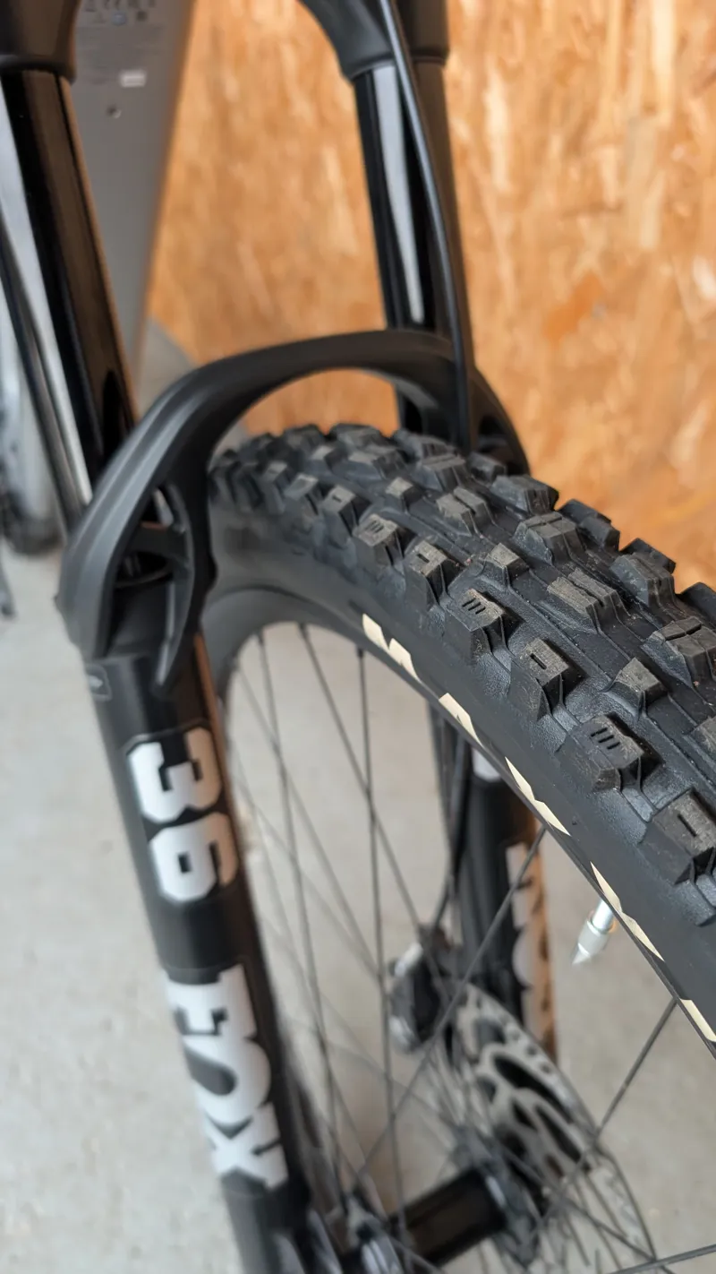 Ex-Demo Amflow PL Carbon 800WH - Medium-2