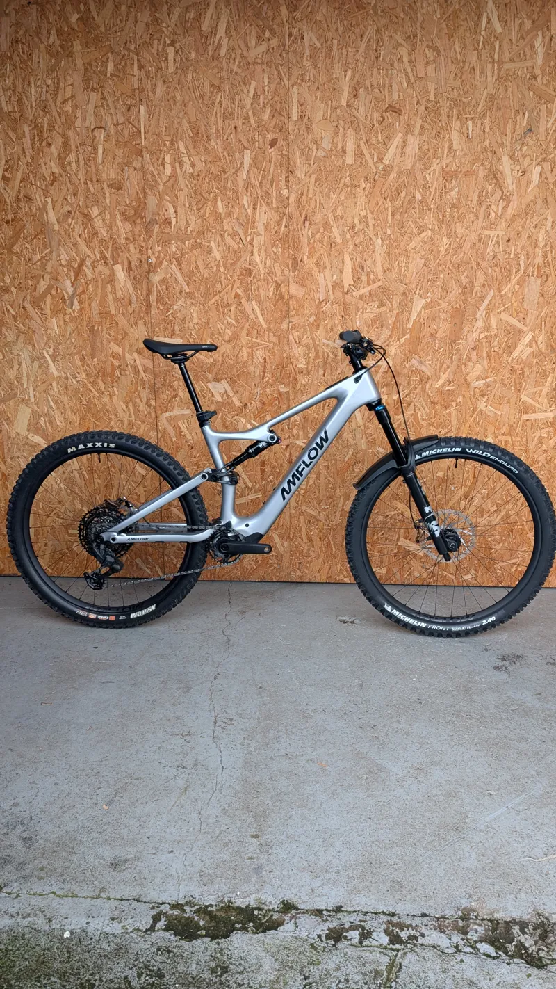 Ex-Demo Amflow PL Carbon 800WH - Large-1