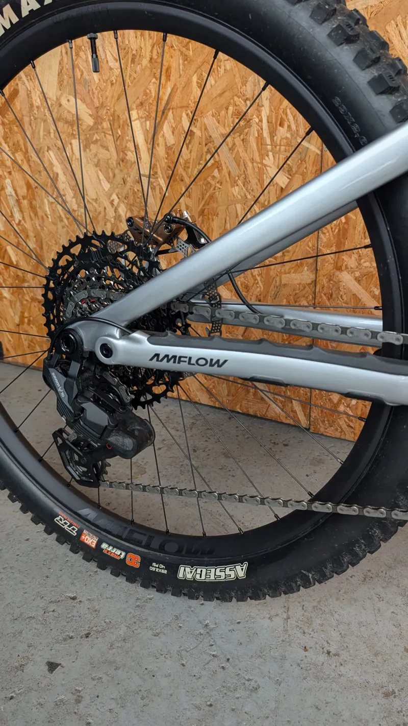 Ex-Demo Amflow PL Carbon 800WH - Large-7