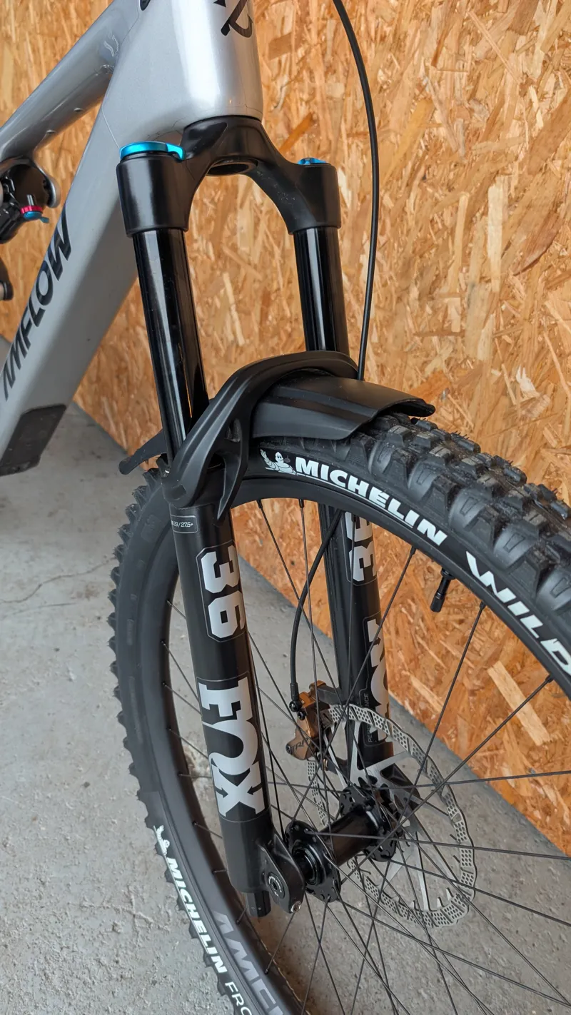 Ex-Demo Amflow PL Carbon 800WH - Large-3