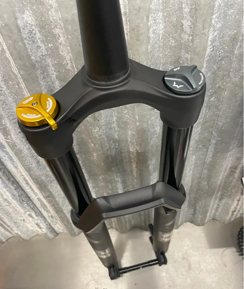 OEM Marzocchi Series 36 Bomber Z1 Boost Fork 29er 160mm Grip-1